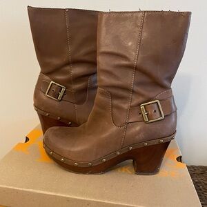 Korkease leather boots